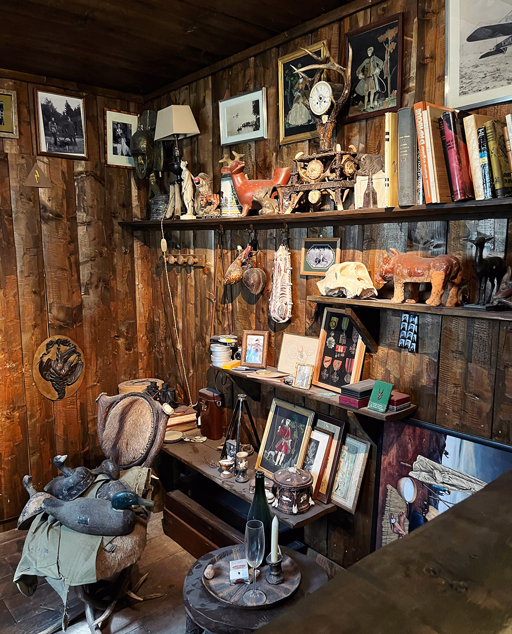 an art installation representing the interior of a log cabin full of objects