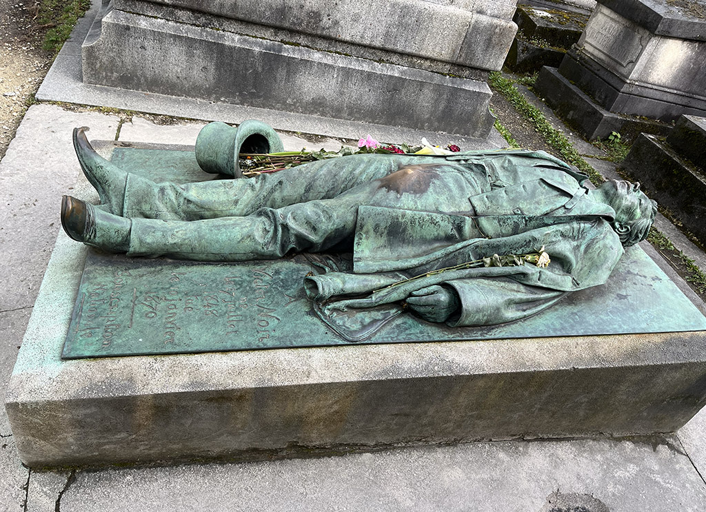 a green bronze sculpture of Victor Noir resting